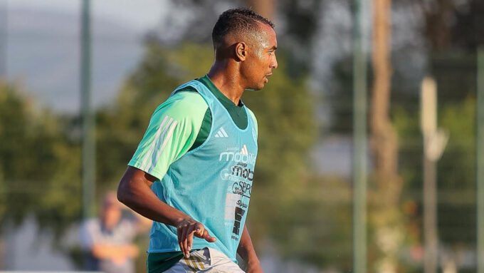 Samir Chergui captures Algerian hearts before his first kick of the ball