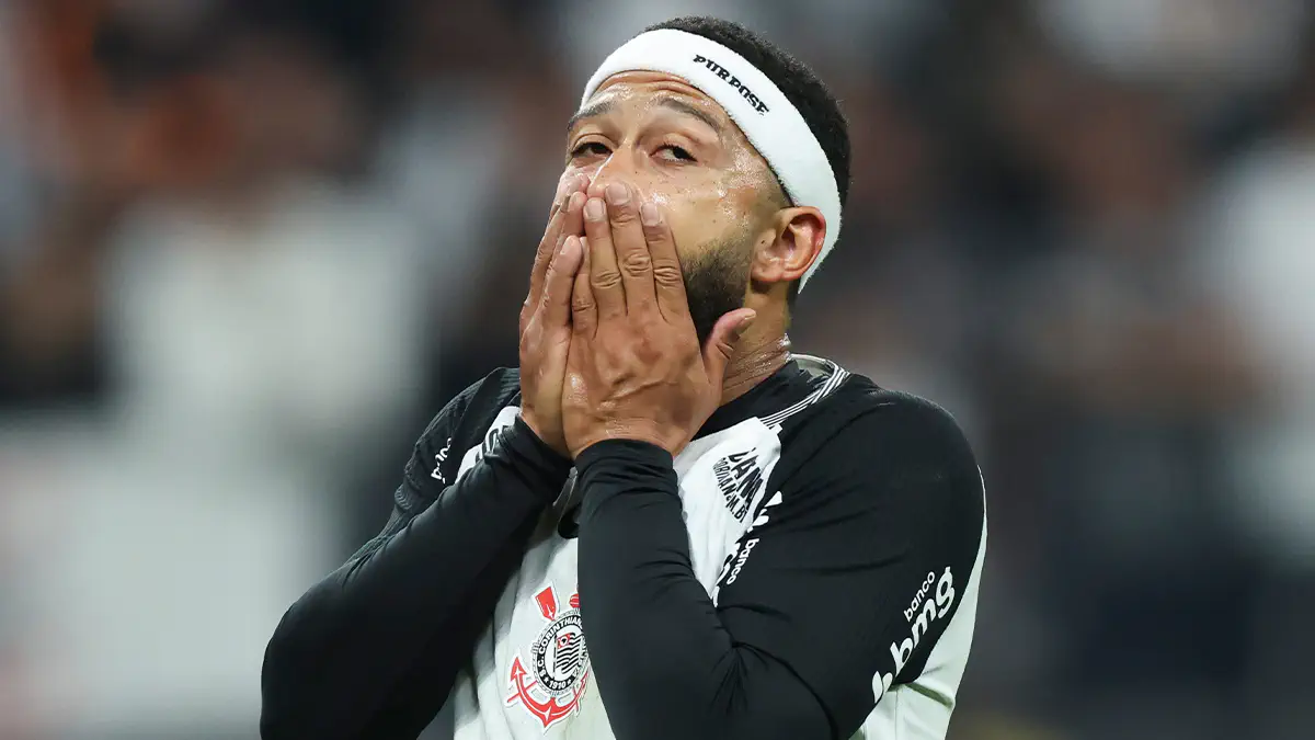 Memphis Depay to join Netherlands camp late due to stolen passport