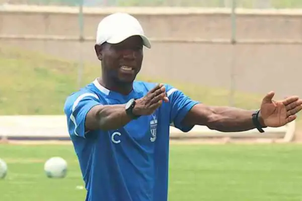 Zimbabwean outfit Ngezi Platinum Stars suspend coach Takesure Chiragwi over player-slapping incident