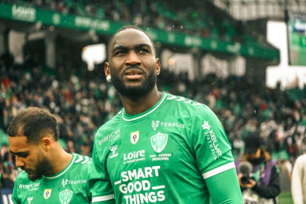 Franco-Ivorian defender Mickaël Nadé chooses loyalty over transfer offers to stay at Saint-Étienne