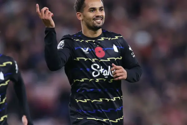 Michael Keane hails Iliman Ndiaye as “exceptional” after stunning goal against Sunderland