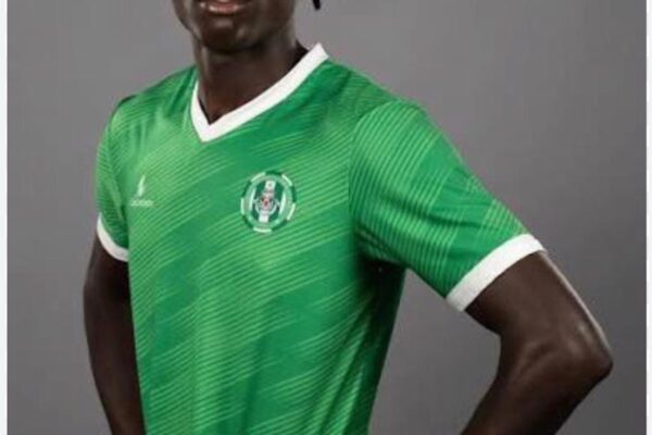 Malian Defender Baissa Niambélé Set for Ventforet Kōfu SwitchMalian Defender Baissa Niambélé Set for Ventforet Kōfu Switch