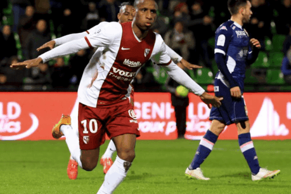 Senegalese defender Bouna Sarr begins training with former club FC Metz
