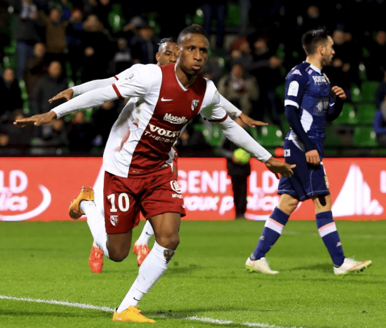 Senegalese defender Bouna Sarr begins training with former club FC Metz