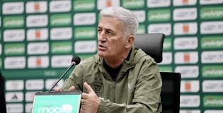  Vladimir Petkovic confronts Algerias attacking fragility without influential Mohamed Amine Amoura  Vladimir Petkovic confronts Algerias attacking fragility without influential Mohamed Amine Amoura   AFCON 2025 Fan breaks protocol to meet Algeria coach Vladimir Petkovic   AfricaSoccercom