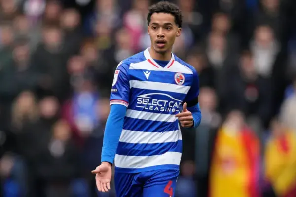 Cameroonian midfielder Ben Elliott edges toward Reading FC exit as January decision looms