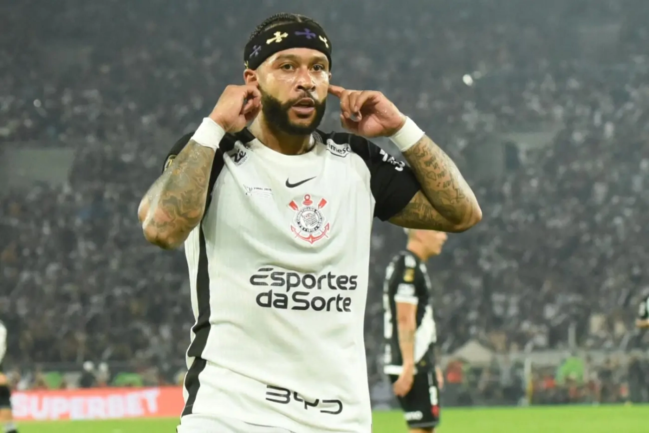 memphis depay devoile un mini documentaire sur le travail au bresil AfricaSoccercom memphis depay devoile un mini documentaire sur le travail au bresil Dutch Ghanaian star Memphis Depay releases mini documentary highlighting the reality of work in Brazil AfricaSoccercom