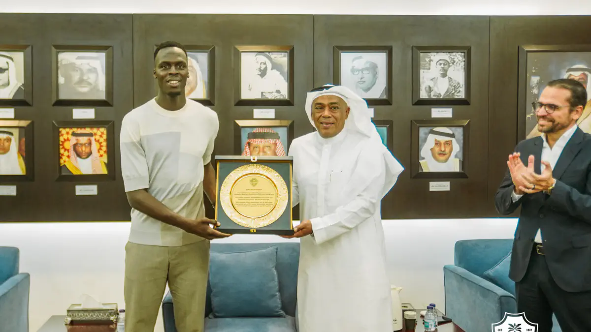  50be5f4db53b736b14424440a66537c9e32dafc068e671aefbbeb2ef7bb8ee40 1200 675   Al Ahli presents commemorative shield to Senegal goalkeeper Edouard Mendy after AFCON 2025 triumph   AfricaSoccercom