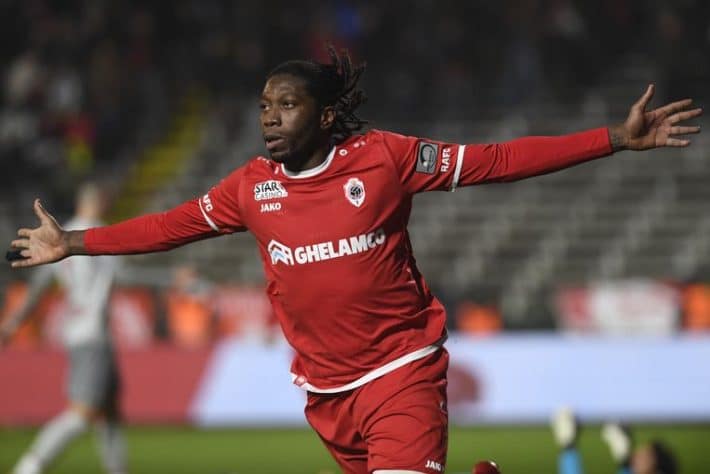 Dieumerci Mbokani 710x474   Dieumerci Mbokani The Congolese player extends his contract with Antwerp   AfricaSoccercom