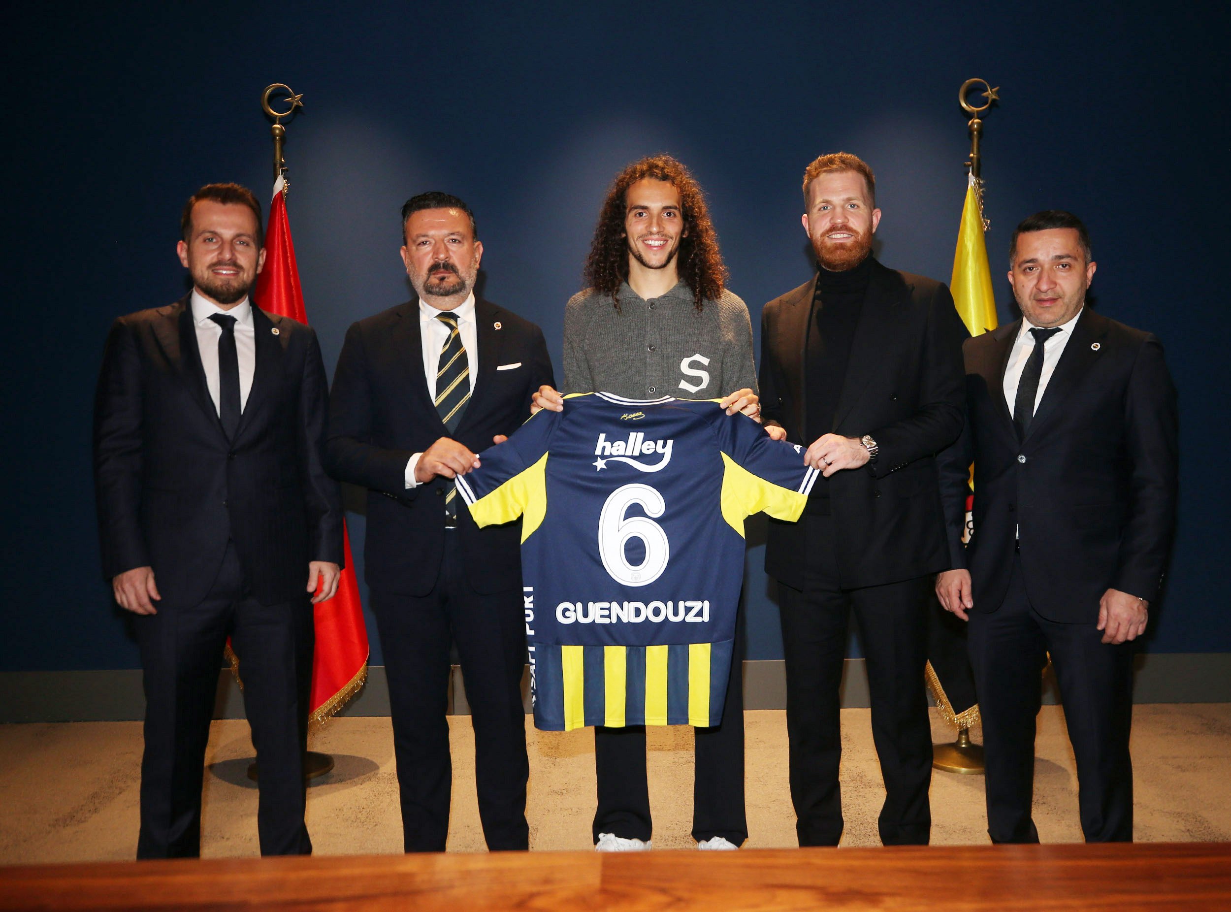 G Kz0n9X0AAQeJd AfricaSoccercom G Kz0n9X0AAQeJd Fenerbahce sign French Moroccan midfielder Matteo Guendouzi AfricaSoccercom