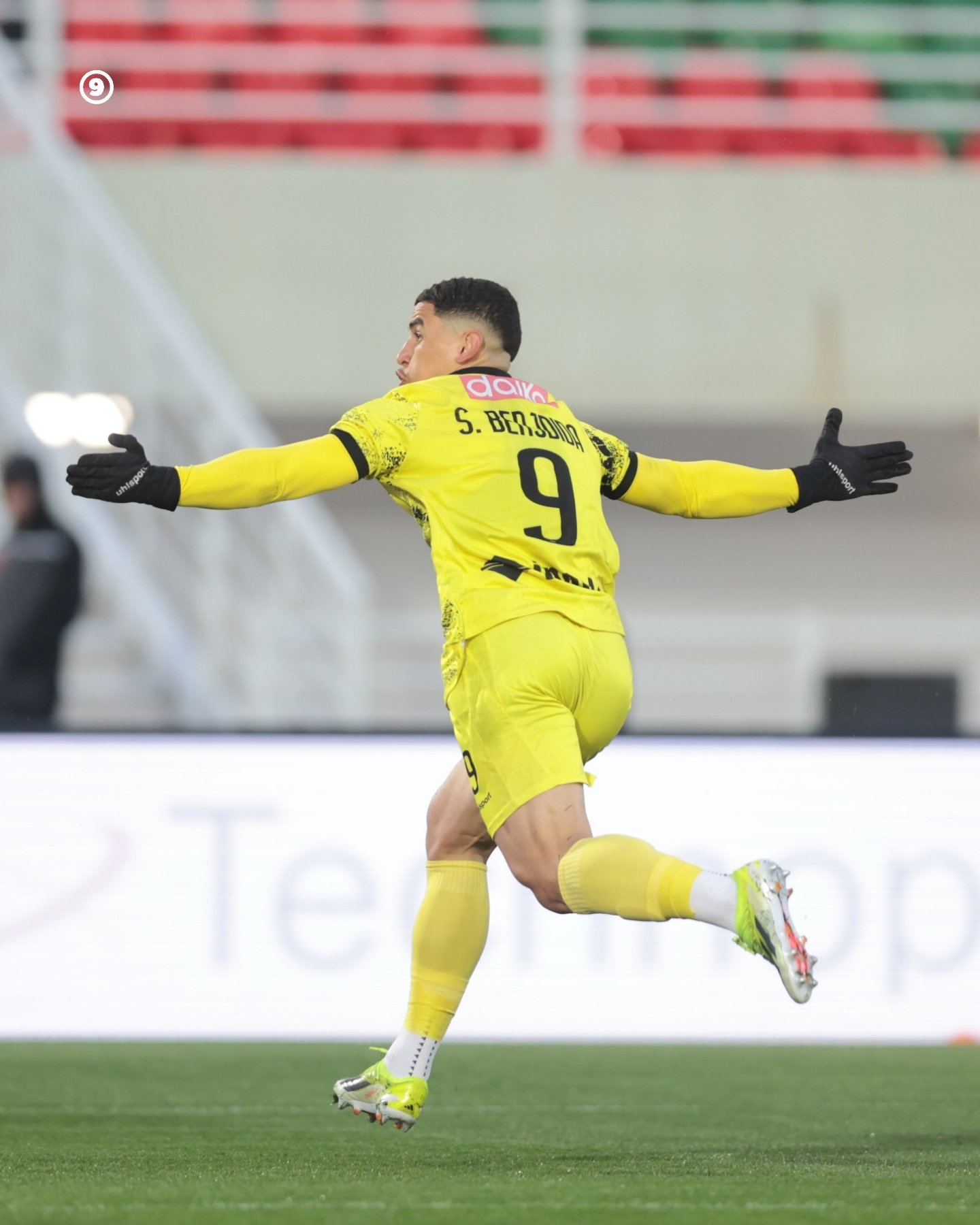 G c88q XcAAh7WC AfricaSoccercom G c88q XcAAh7WC Botola Pro 1 Soufiane Benjedida fires hat trick as Maghreb Fez cruise past FUS Rabat in 4 2 victory AfricaSoccercom