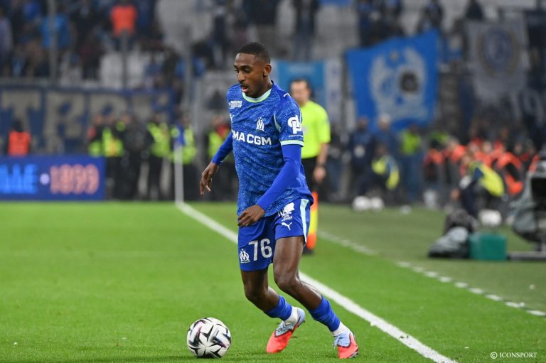 IMG 20260127 WA0001 1 768x511 AfricaSoccercom IMG 20260127 WA0001 1 768x511 Tadjidine Mmadi pledges loyalty to OM after signing contract extension AfricaSoccercom