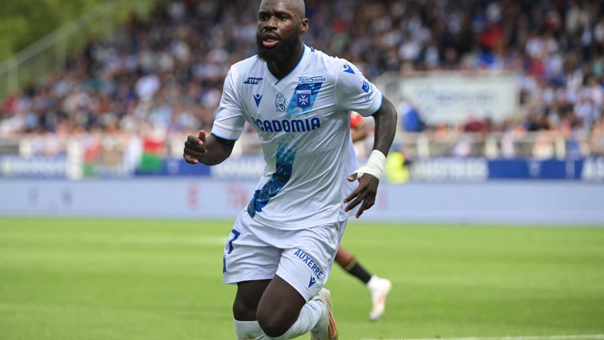 Transfer Malian forward Lassine Sinayoko commits future to AJ Auxerre Transfer Malian forward Lassine Sinayoko commits future to AJ Auxerre   Transfer Malian forward Lassine Sinayoko commits future to AJ Auxerre   AfricaSoccercom