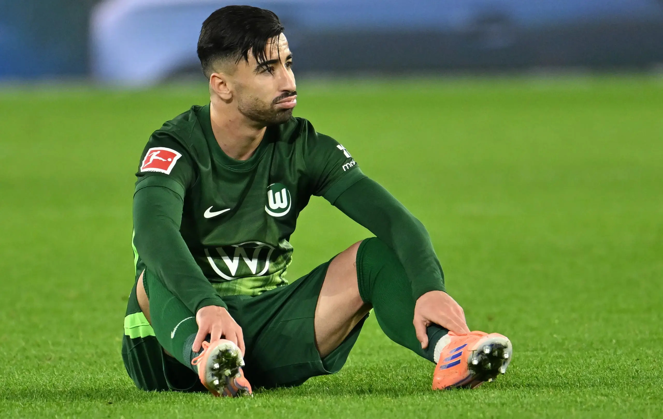     Wolfsburg suspend Algeria striker Mohamed Amoura for disciplinary reasons   AfricaSoccercom