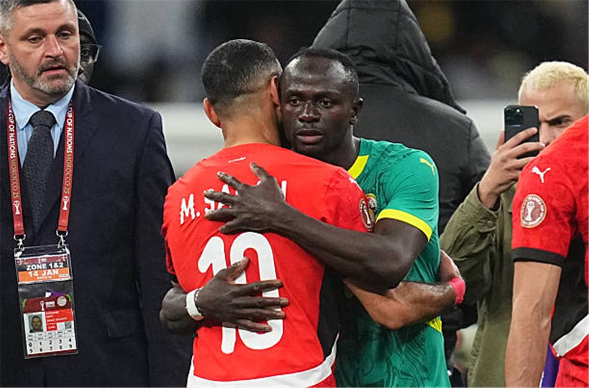 large 17 AfricaSoccercom large 17 AFCON 2025 Sadio Mane consoles Mohamed Salah after Senegals win over Egypt AfricaSoccercom