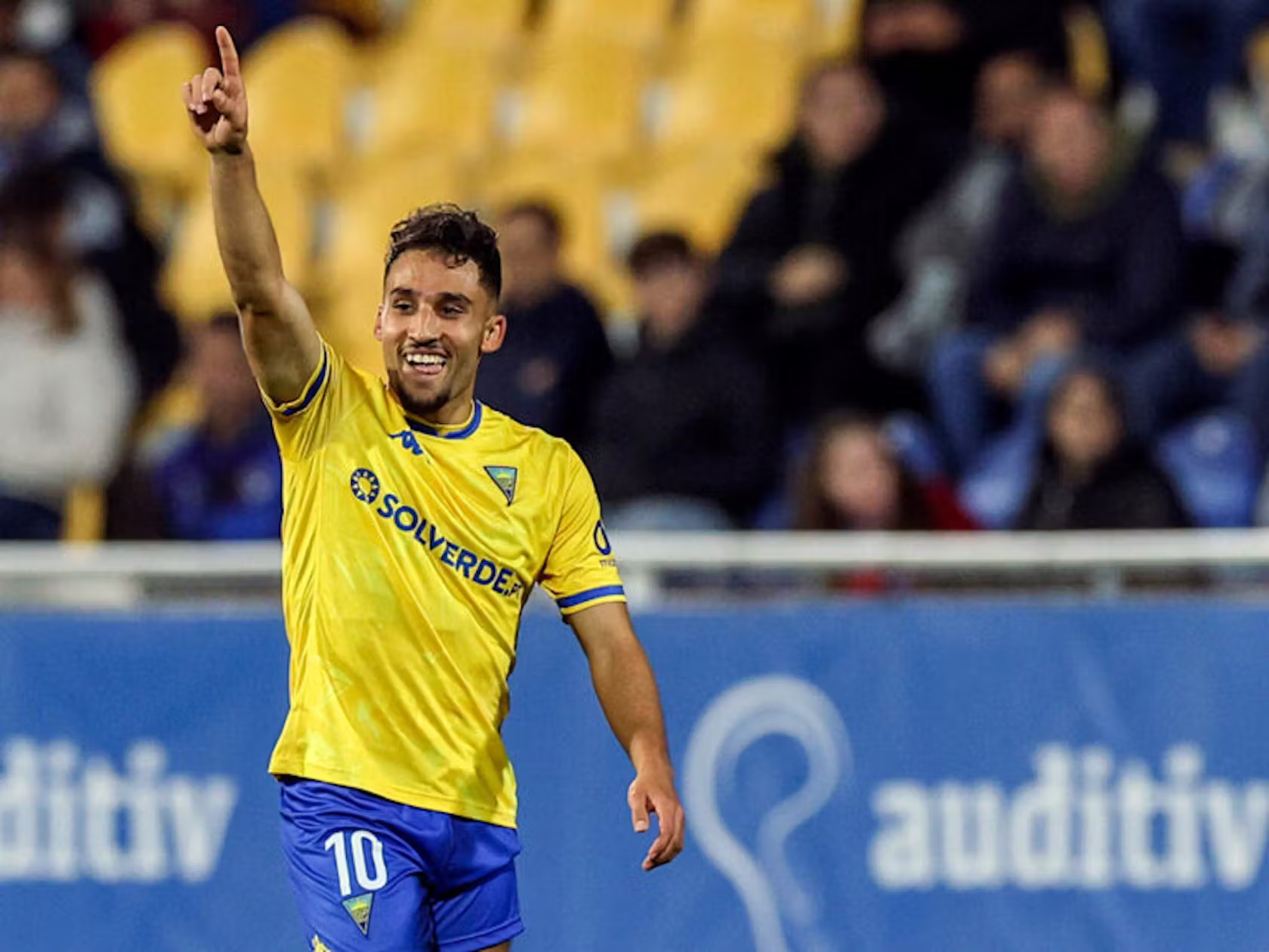 transform AfricaSoccercom transform Algerian winger Rafik Guitane attracts transfer Attention from FC Porto and Marseille AfricaSoccercom