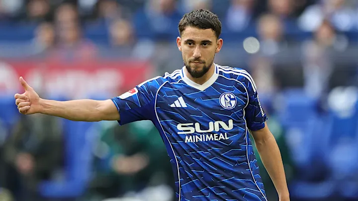 French-Algerian midfielder Adil Aouchiche set to sign new deal with FC Schalke 04
