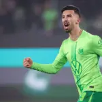 Mohamed Amoura assist not enough as Wolfsburg fall late to Augsburg