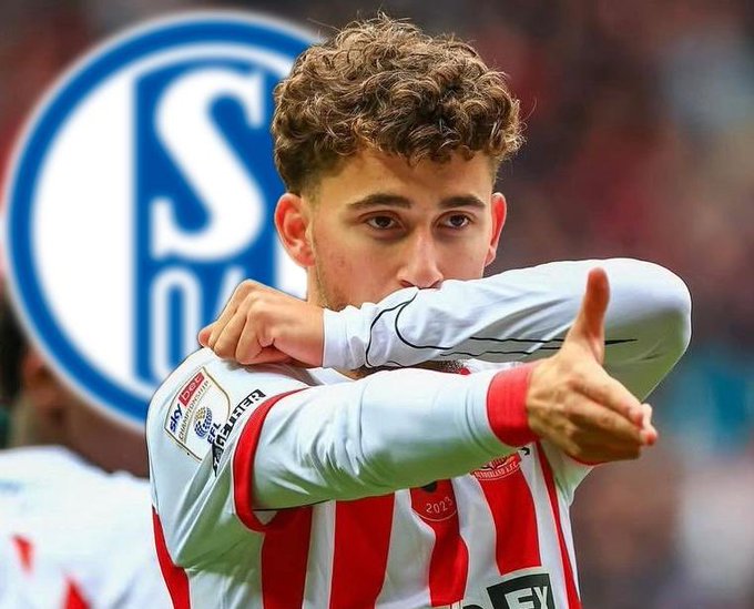  HADPJIbX0AAK L5   Schalke sign French Algerian midfielder Adil Aouchiche on permanent deal   AfricaSoccercom