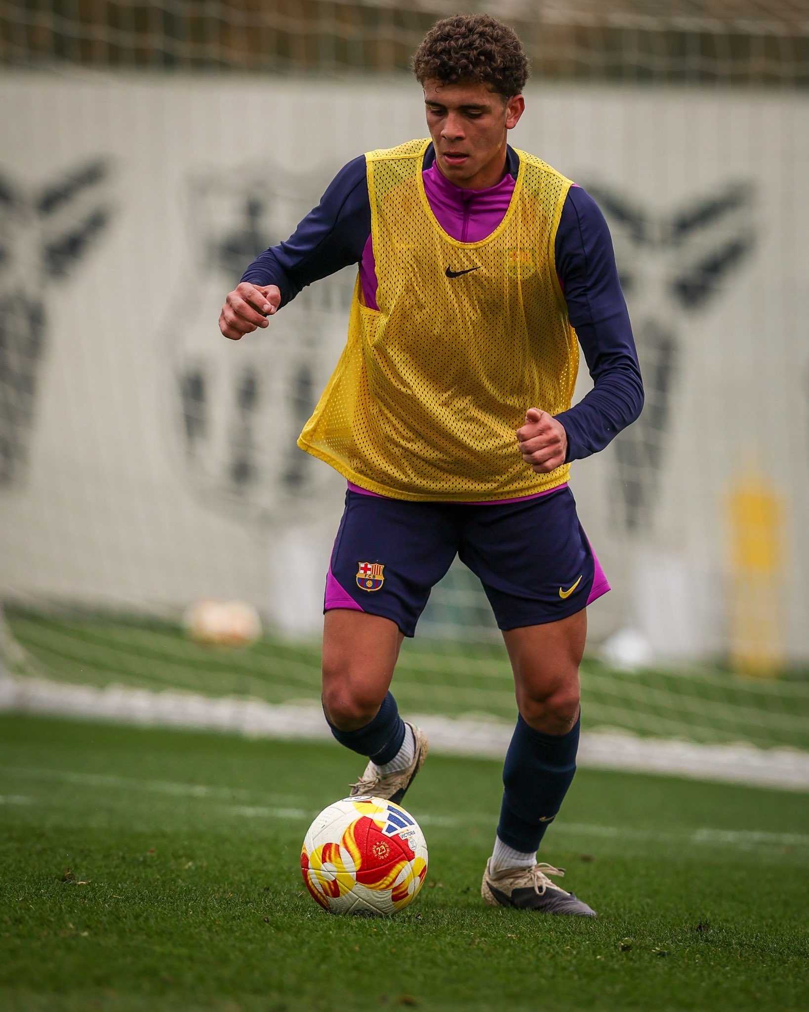  HAUF2DgXUAAmX0p   Egyptian teenager Hamza Abdelkarim takes part in first Barcelona Athletic training session   AfricaSoccercom