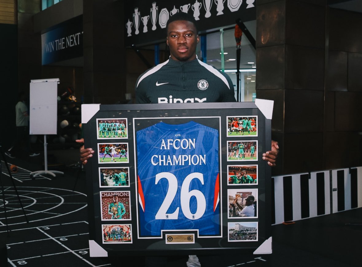  HAgt75BWUAAu3En   Mamadou Sarr has the potential to become a world class player  Chelsea coach Liam Rosenior   AfricaSoccercom