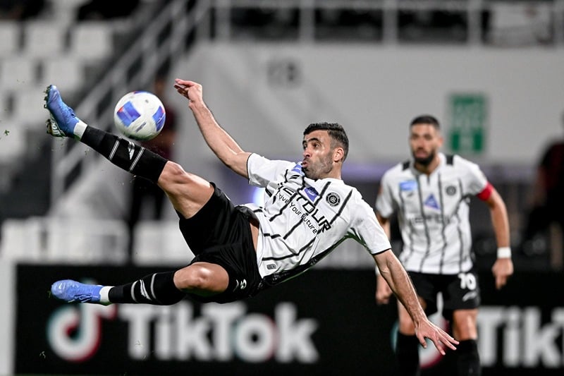 HBcPaQ7awAACWPd AfricaSoccercom HBcPaQ7awAACWPd Moroccan forward Abderrazak Hamdallah nets double hat trick as Al Shabab run riot over Al Tadamon AfricaSoccercom