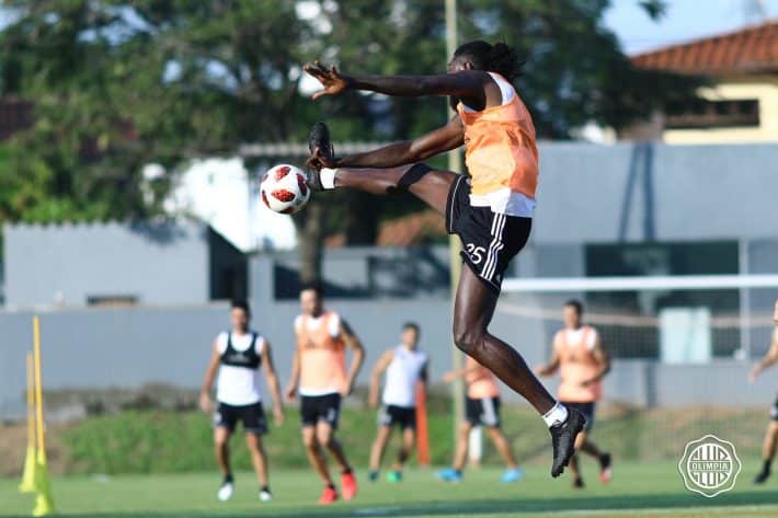 Warm welcome at Olimpia: Emmanuel Adebayor "surprised" by the excitement