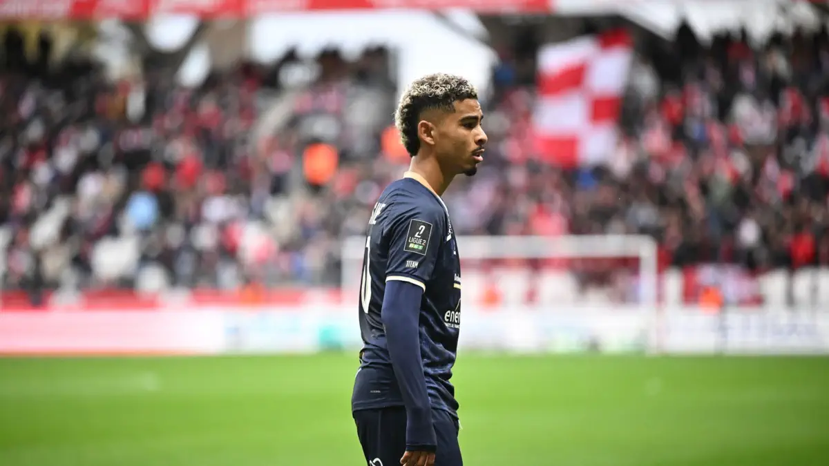  b39fa8486ec518a6f659df8d8e26729a416f0f28f6a677c3da14860486d3c13f 1200 675   Moroccan forward Gessime Yassine discusses national team prospects with Walid Regragui   AfricaSoccercom