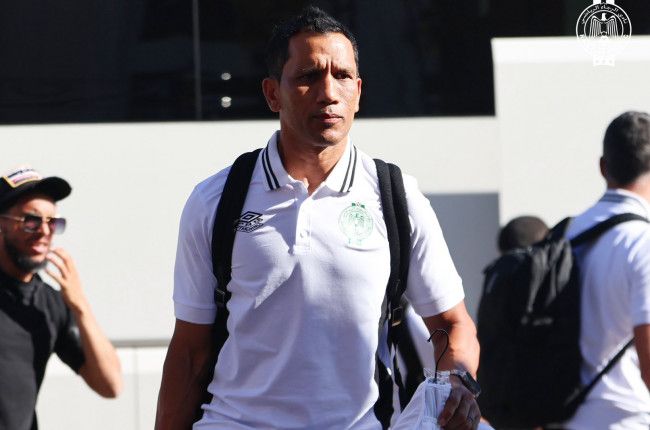 Raja Athletic Club hold CRISIS meeting with Fadlu Davids amid poor performances
