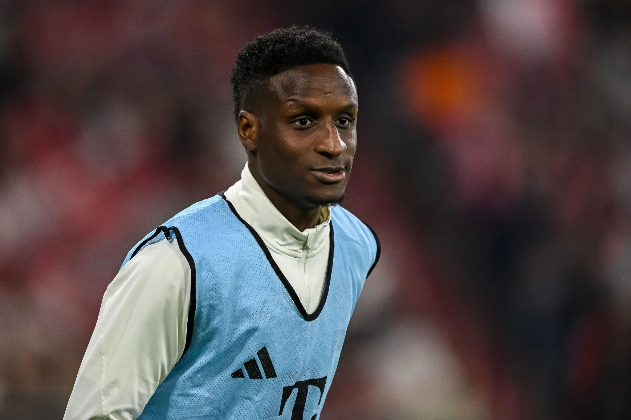 Senegalese international Bouna Sarr urges FC Metz fans to rally for Brest clash