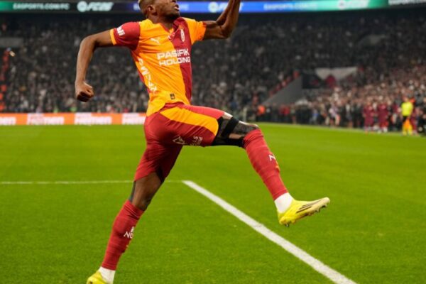 Victor Osimhen strikes as ten-man Galatasaray hold off Beşiktaş