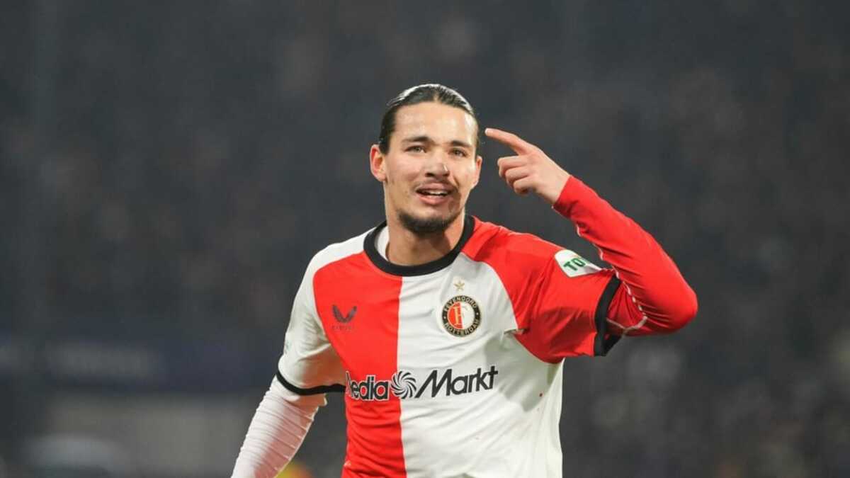 Anis Hadj Moussa in action for Feyenoord during a league match