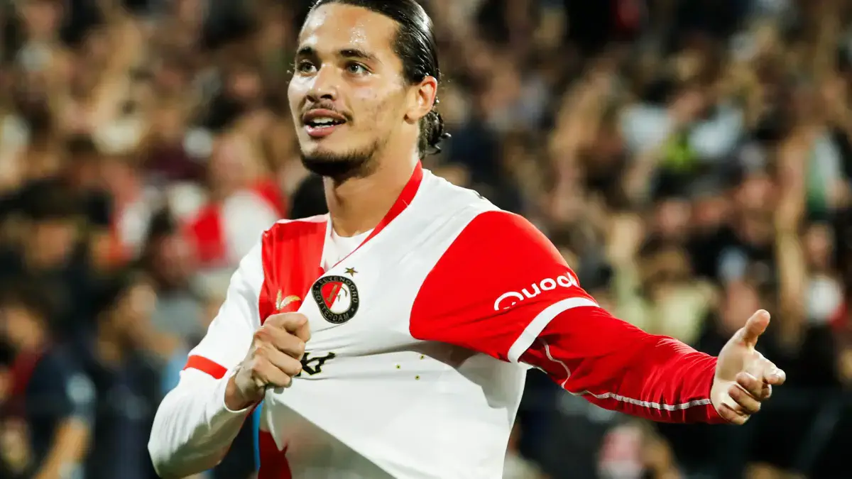 Anis Hadj Moussa shines for Feyenoord but leaves injured against Ajax