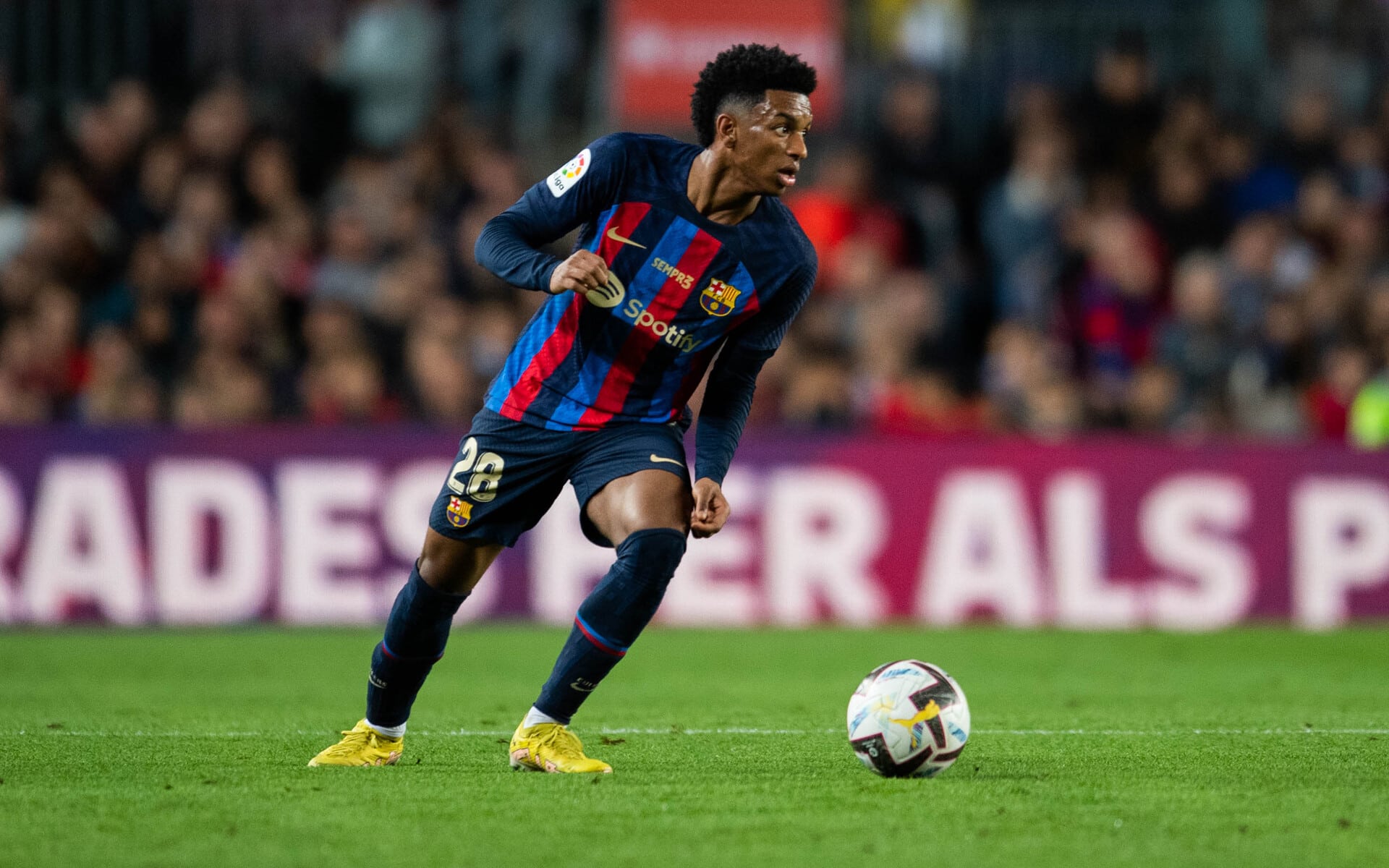 Alejandro Balde in action on field