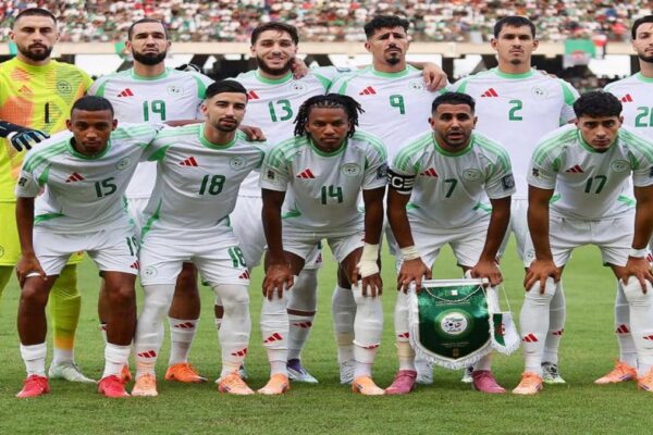 Uruguay attacking with cross into penalty area