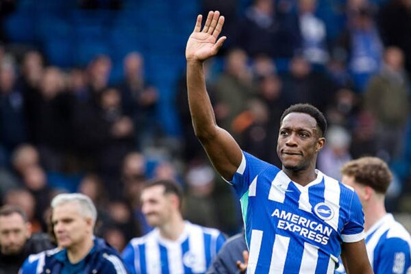 Danny Welbeck signs new Brighton deal to 2027