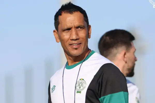 Botola Pro 1: Raja Casablanca coach Fadlu Davids praises players for victory against Hassania Agadir