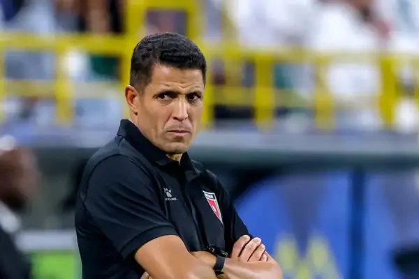 Botola Pro 1: Hussein Ammouta emerges as leading candidate to replace Benhachem at Wydad