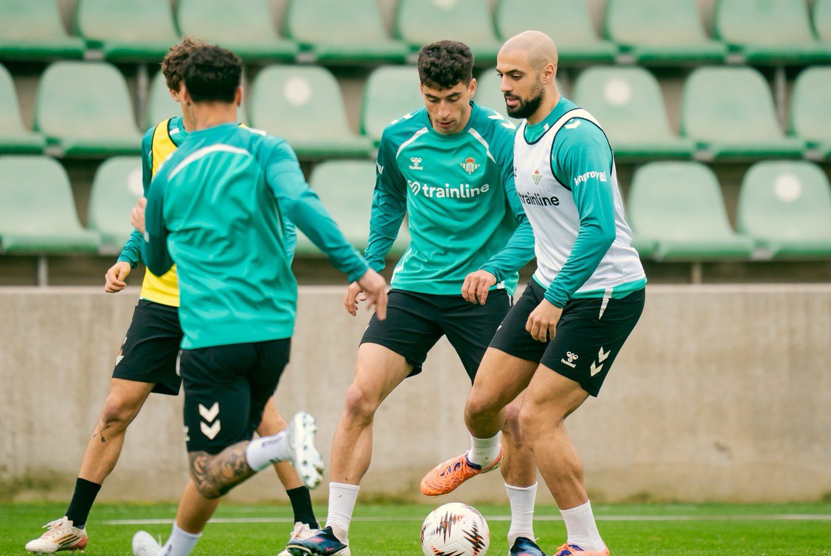 Moroccan midfielder Sofyan begins light training at Real Betis ahead of full return from injury