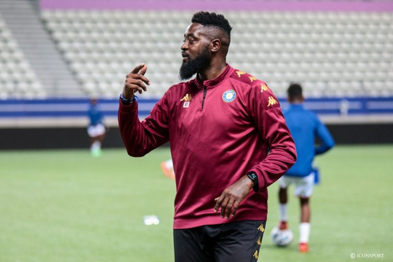Cameroonian goalkeeper Charles Itandje honoured at RC Lens ahead of Metz clash