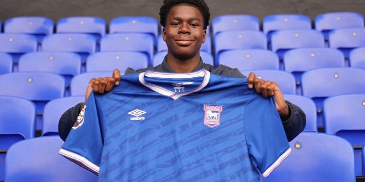 Ipswich Town sign English-Ivorian Kellyan Olawole to first professional contract