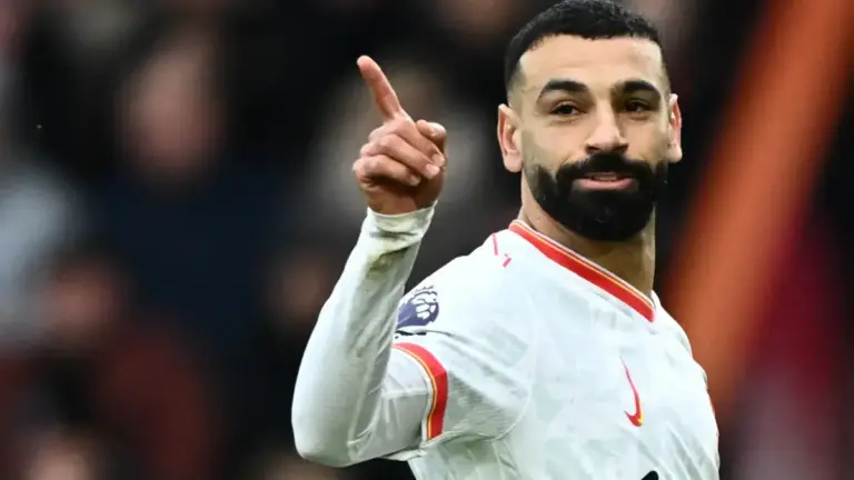 Jamie Carragher sees Mohammed Salah joining Italian club