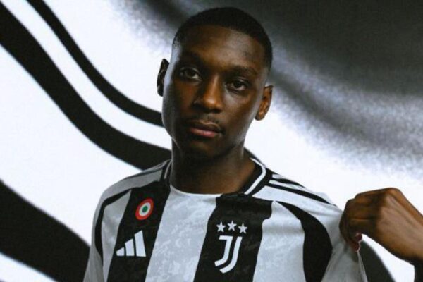 Randal Kolo Muan in Juventus jersey
