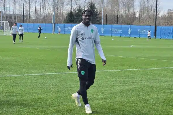 Georgi Minoungou dribbling during training