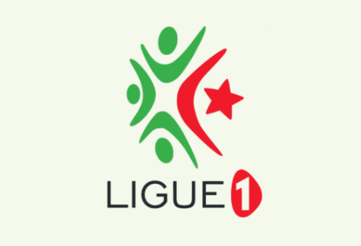 MC Alger and USM Alger players on the pitch during an Algerian League match