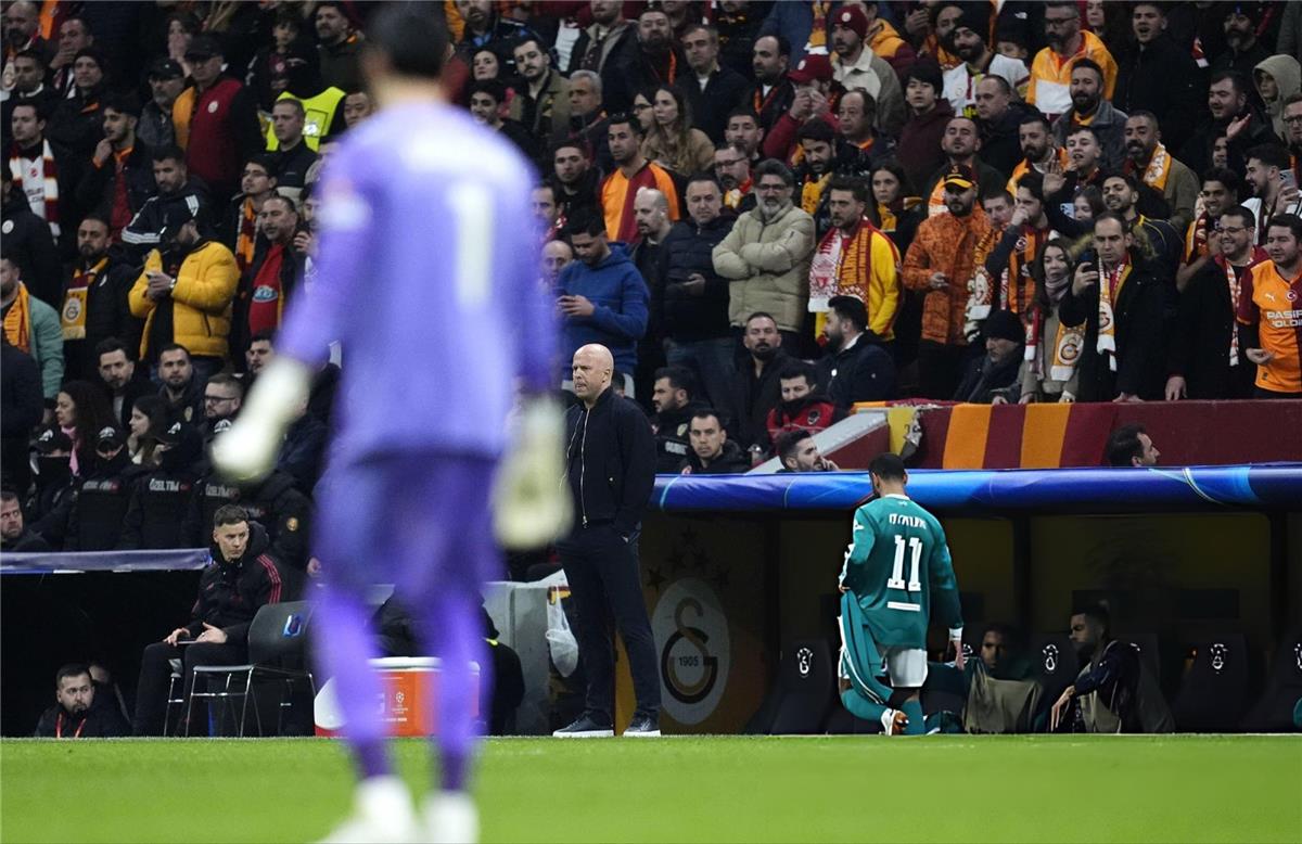 Liverpool Arne Slot defends Mohamed Salah after Champions League setback against Galatasaray