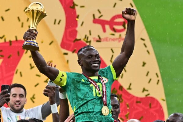 Sadio Mane lifts the AFCON title