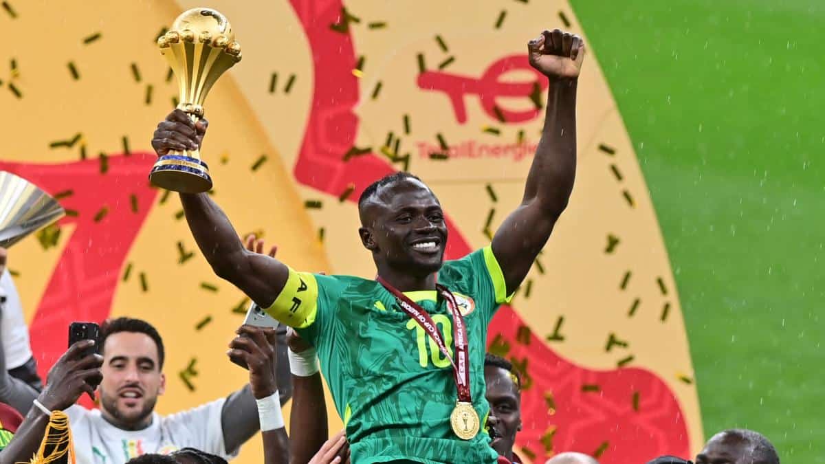 Sadio Mane lifts the AFCON title