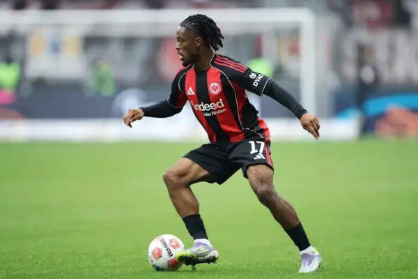 Elye Wahi celebrating for OGC Nice