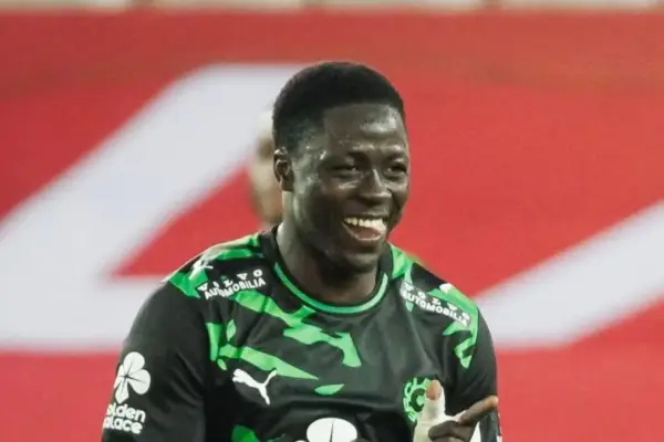 Omar Diakité celebrating after scoring for Cercle Brugge
